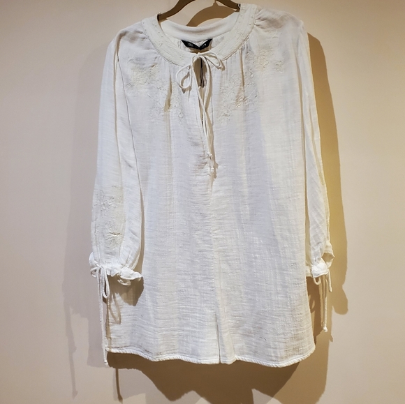 NWT ZARA- ROMPER WITH FLORAL EMBROIDERY - Picture 2 of 8